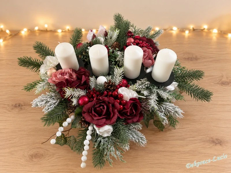 Adventní svícen „Bordó květinové Vánoce“